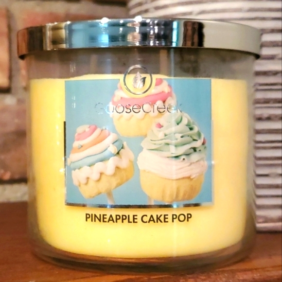 Goose Creek Soy Candle 14.5 oz Pinneapple Cake Pop - Picture 1 of 6